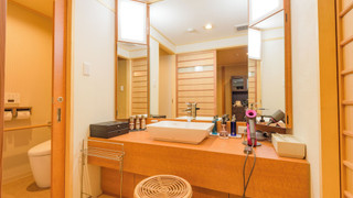 [山側眺望] 源泉半露天風呂付き特別和洋室 (2022年新登場)