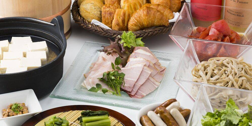 和食も洋食も
ビュッフェな朝食 / 2