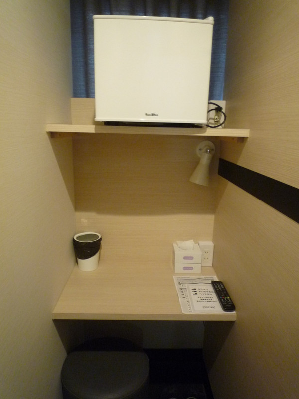 作業台＆椅子にミニ冷蔵庫