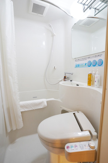 3点ユニットタイプのバスルーム2102096