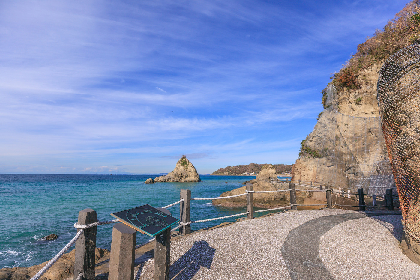 海　岩　空　南房総市富浦町の海岸