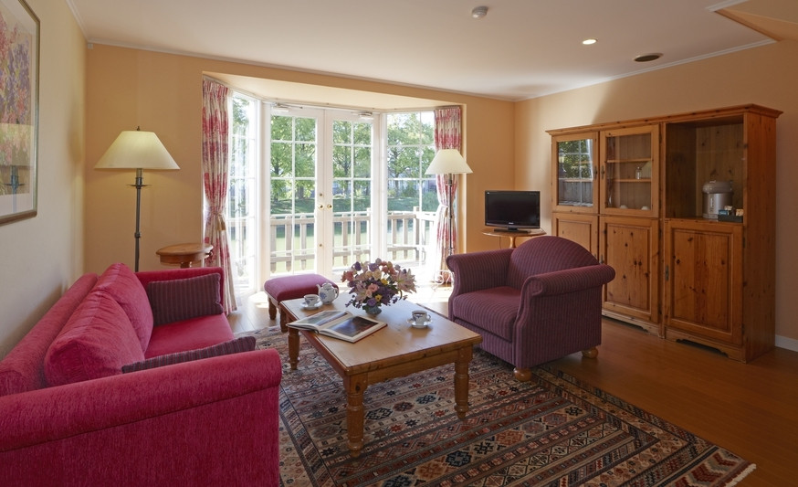 お子さんが自然の中でのびのび遊べる！湖畔のコテージタイプホテル4379607