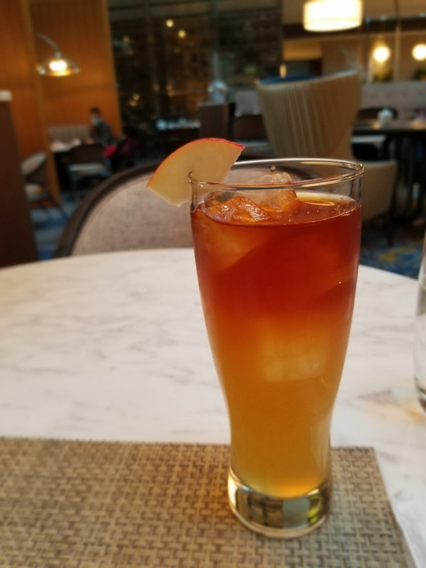 季節のアイスティーはアップルでした