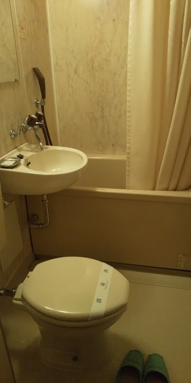 古いユニットバス。ウォシュレット付きは別