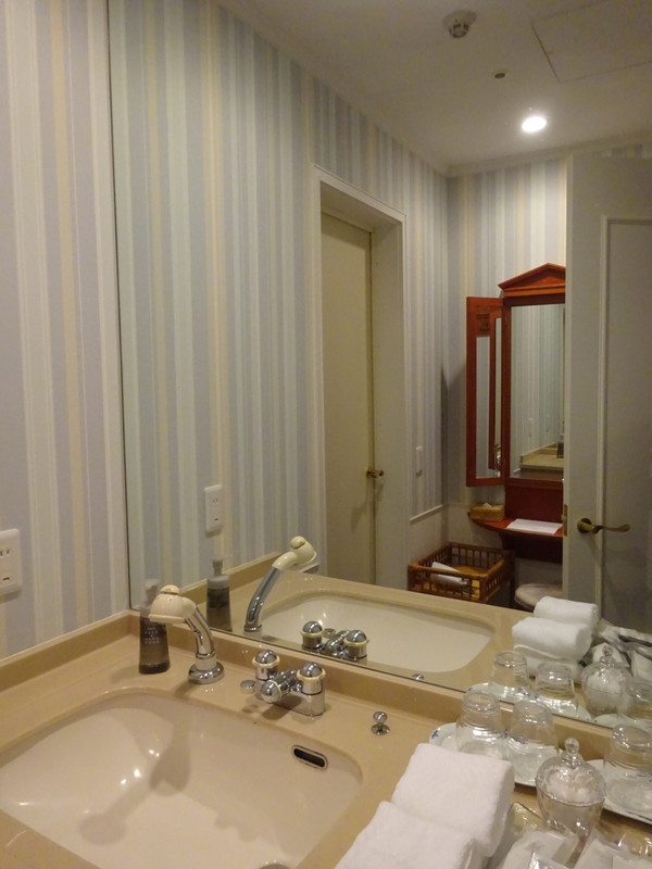 お風呂のシャンプなどはローラアシュレイのものでした。