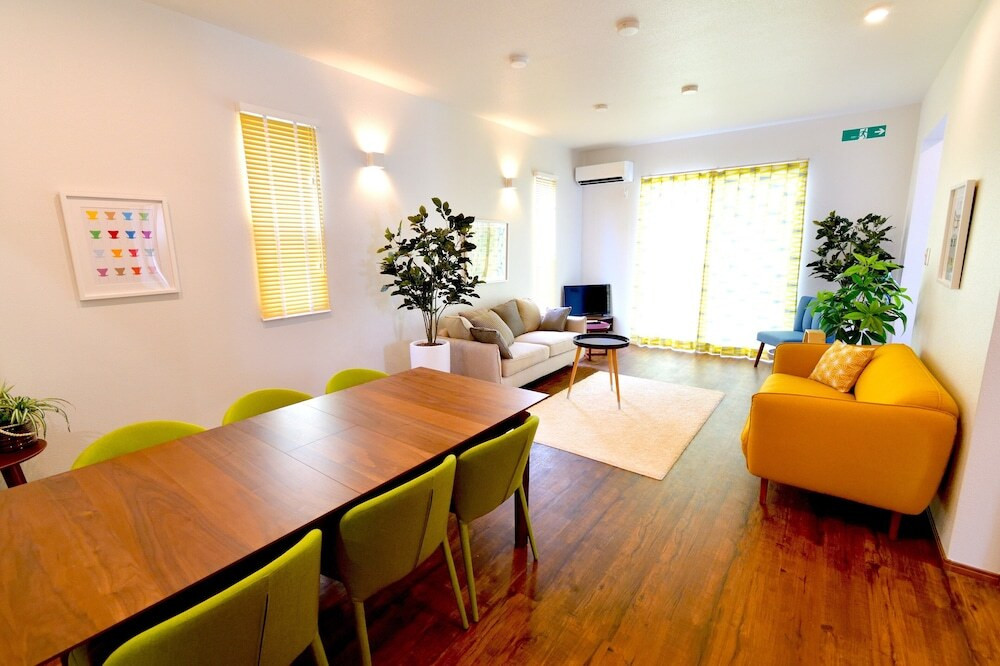 客室内のダイニングエリア