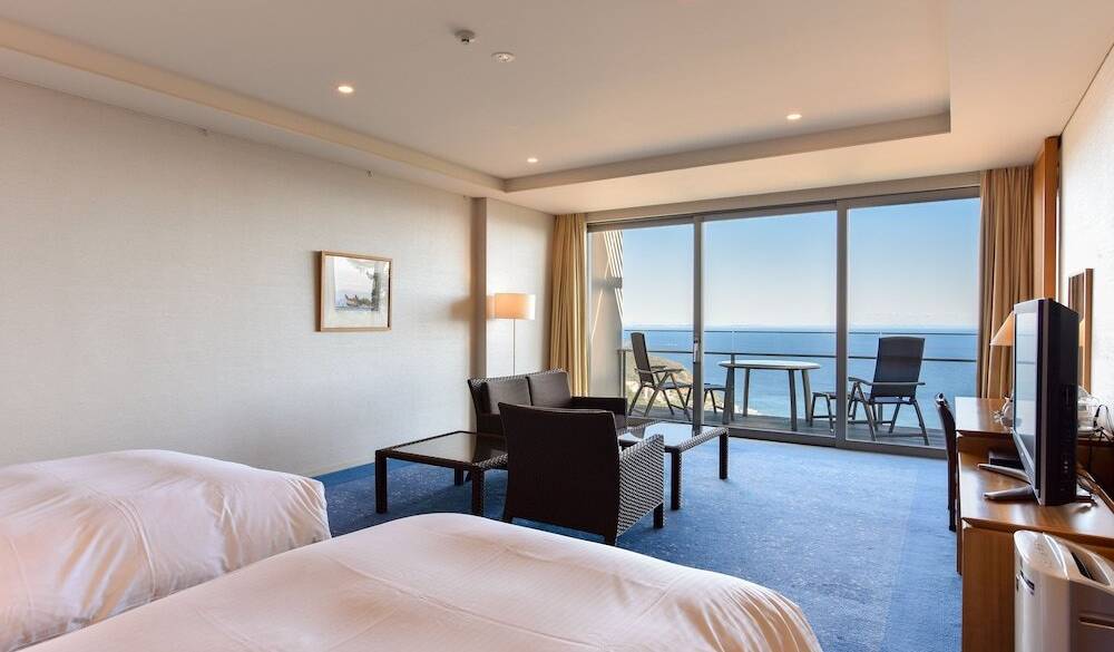 オーシャンビューを
満喫できるお部屋へ / 1