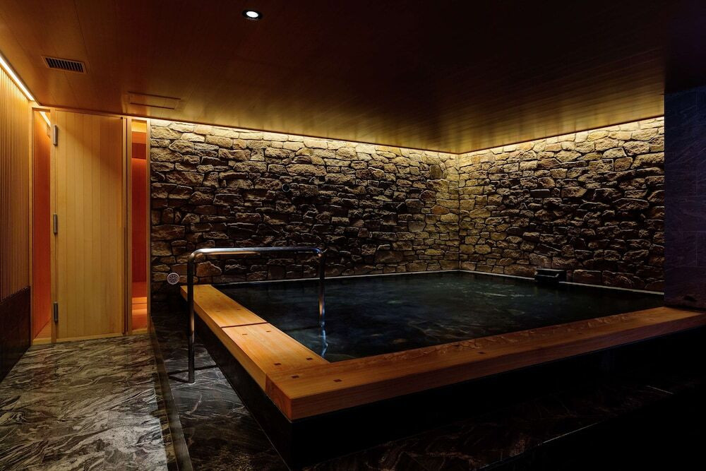 17歳以下まで添い寝無料！ベンツでの送迎など個性的なサービスが充実の宿4574306