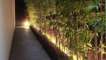 施設の入り口 / 25