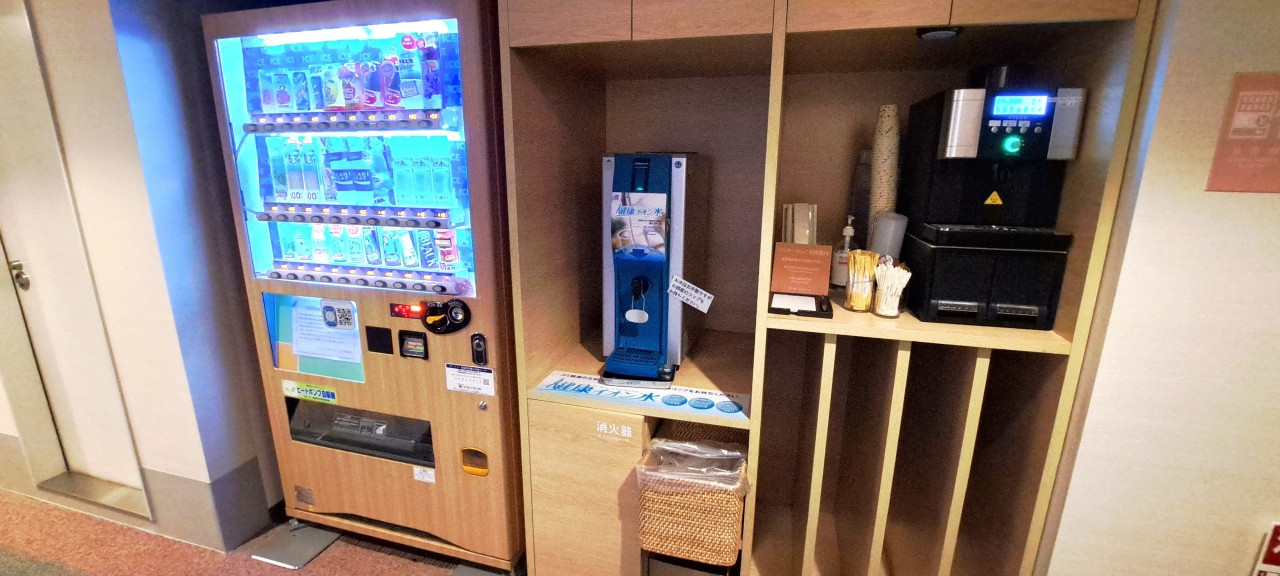 3階女性フロアの自販機、コーヒーマシン