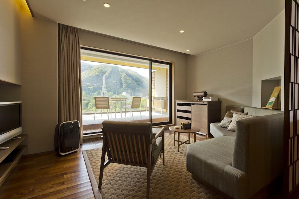 老舗のクラシカルホテルで、大人のためのおこもりステイ3573743