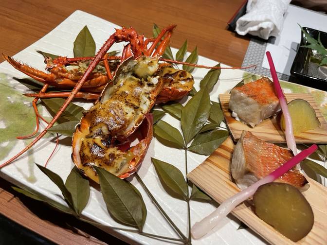 地産地消の懐石で
豪華な山海の幸を味わう / 2