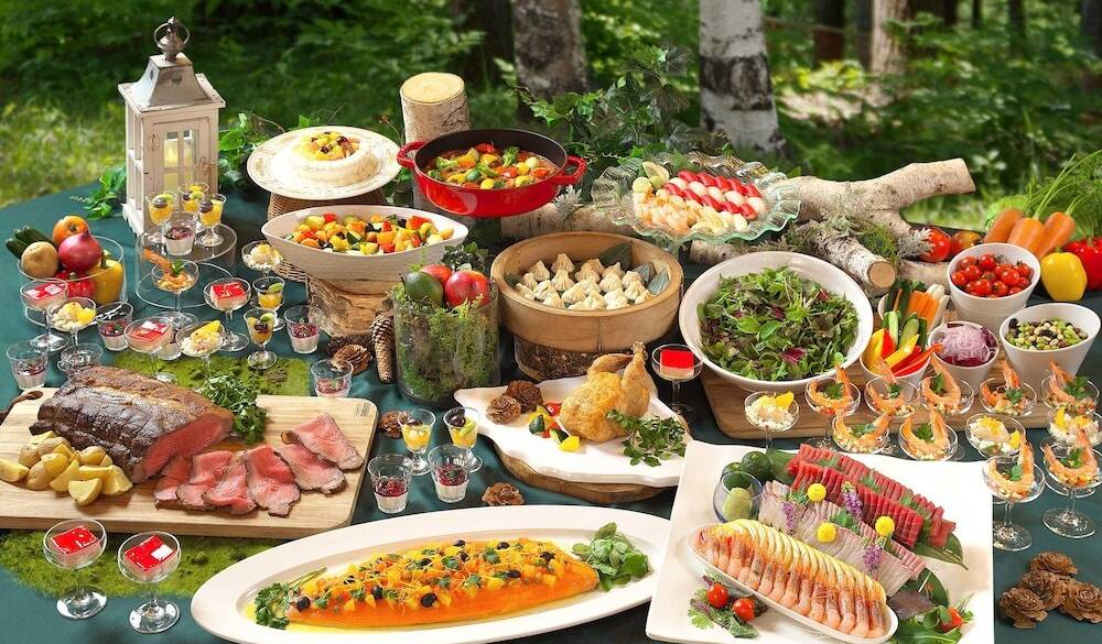 食べきれないほどの
豪華ビュッフェに興奮 / 1