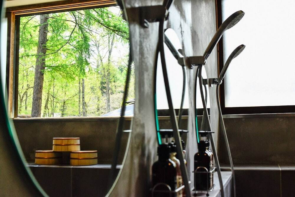 バスルームのシャワー