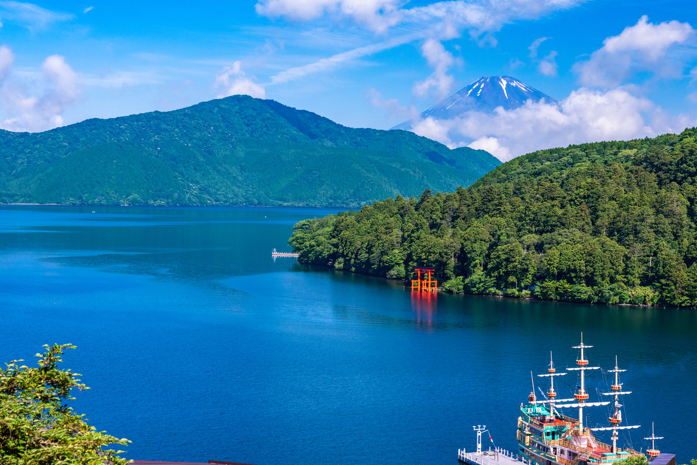(神奈川県)芦ノ湖の向こうに富士山