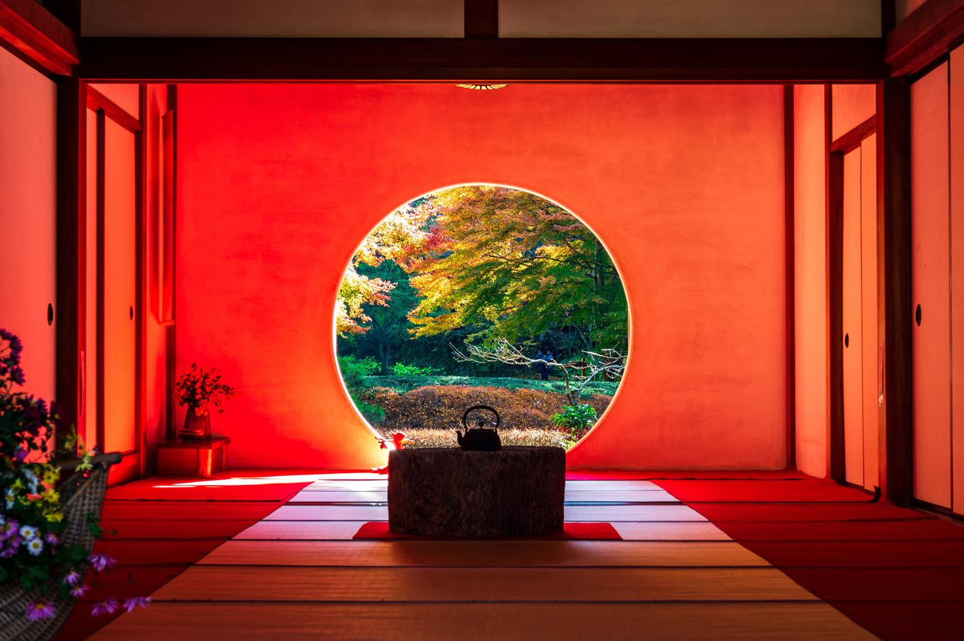 秋の鎌倉 明月院 悟りの窓