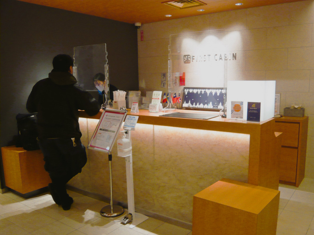 ４階　エレベーターで４階フロント