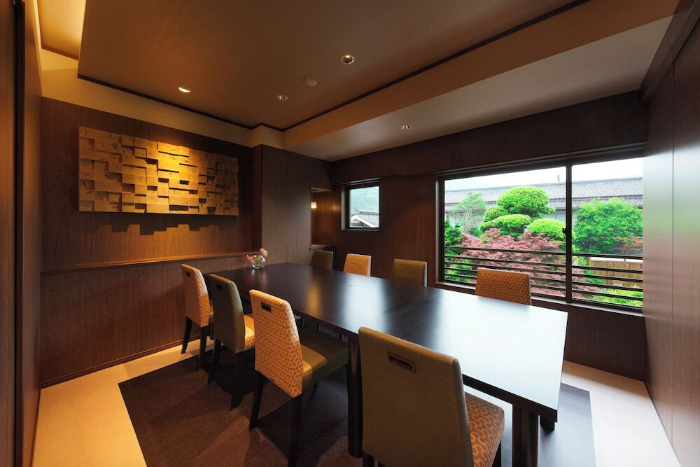 旅館のお食事処