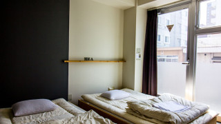 プライベート部屋　セミダブルベッド　２台（２名様用）