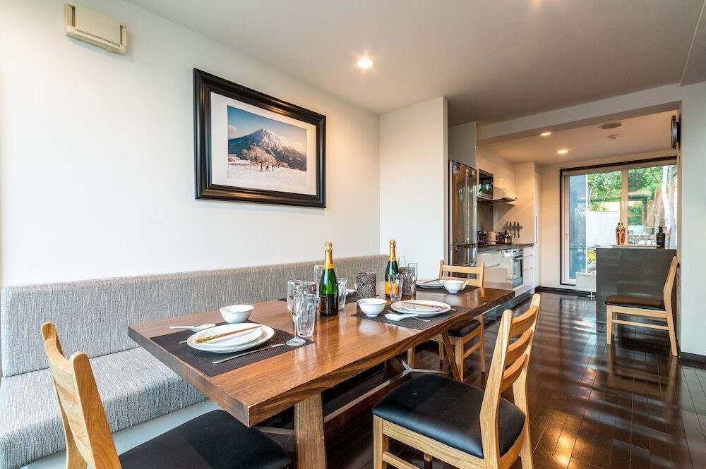 客室内のダイニングエリア