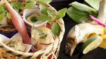 食事・飲み物 / 4