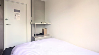 コンパクト ダブルルーム 共用バスルーム