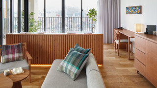 デラックスコーナーツイン（高層階、ソファベッド付）