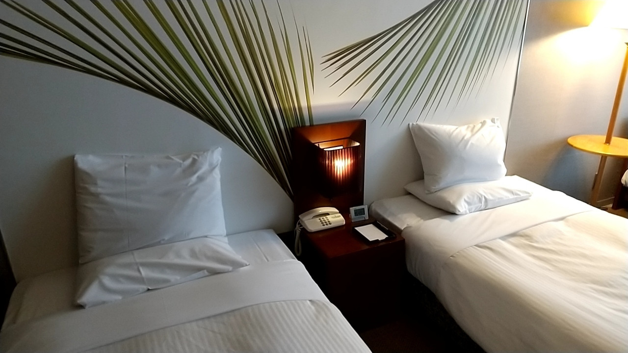 ベッドは適度な硬さで熟睡できました