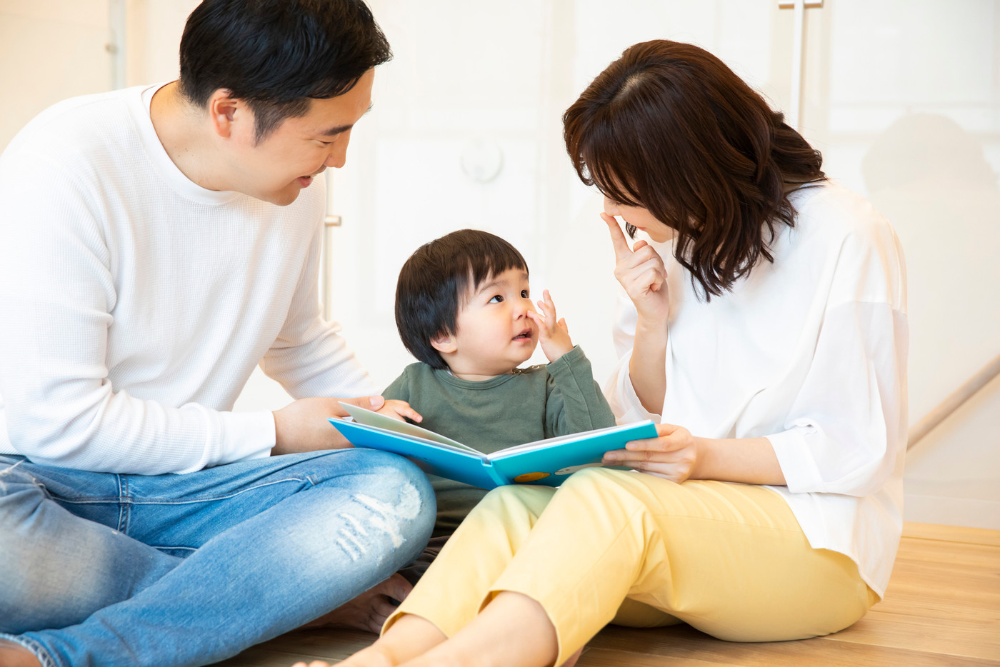 両親と男の子