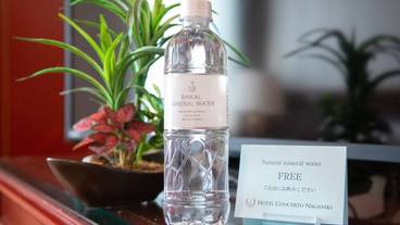 客室のミネラルウォーター / 4