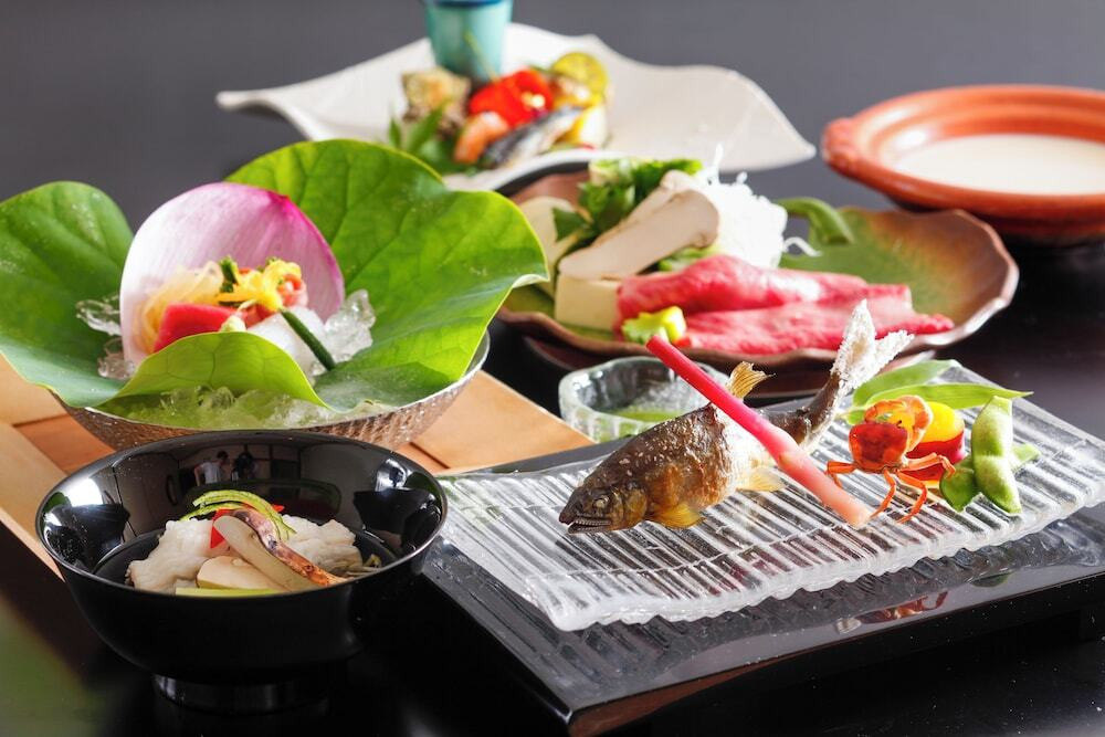 全室レイクビュー＆温泉半露天風呂付き。お湯につかりながら、夜空を楽しめるお宿4374104