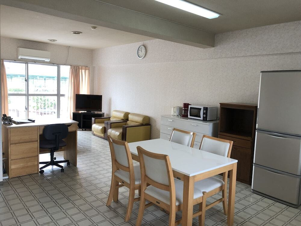 客室内のダイニングエリア