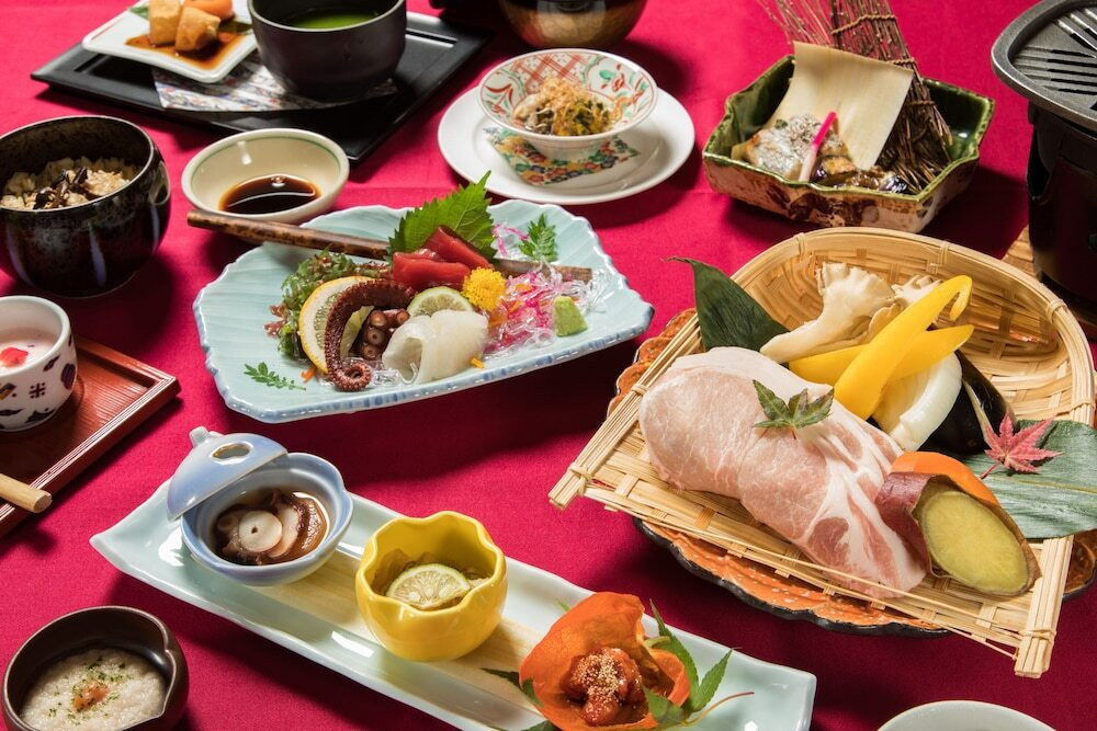 雄大な「十勝岳連峰」を一望。富良野観光に最適な天然温泉リゾート4287473