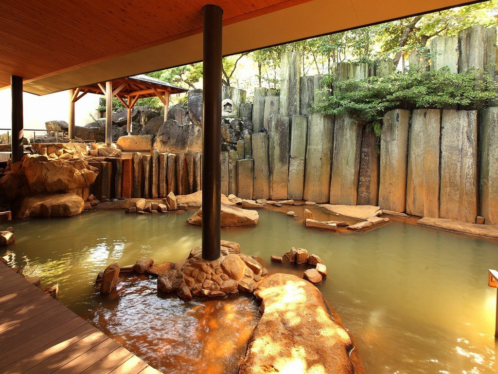 圧倒的な湯量が自慢♪温泉と庭園に癒やされる歴史深い宿4248679