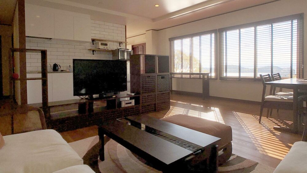 客室内のダイニングエリア