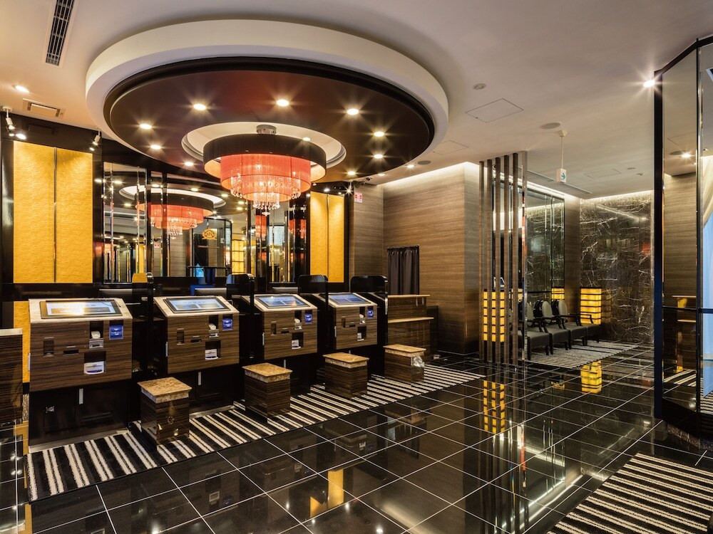 チェックイン / チェックアウト キオスク