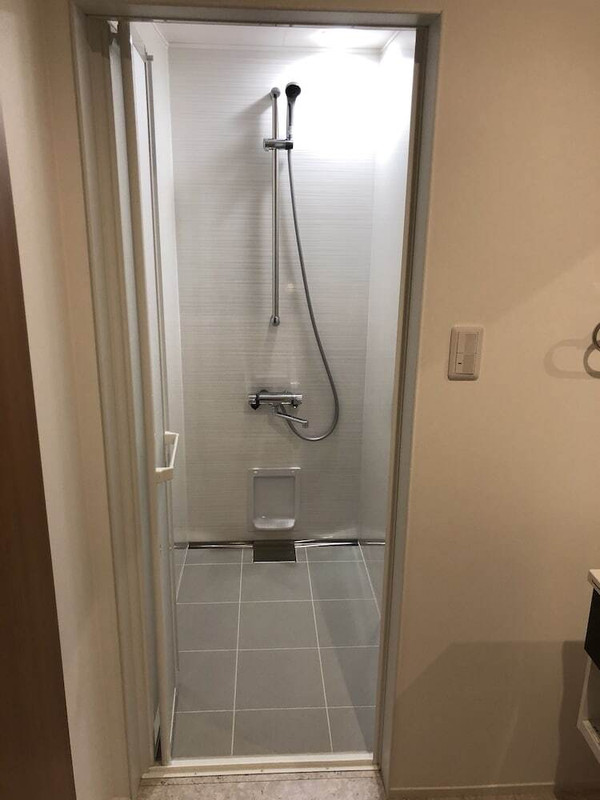 バスルームのシャワー