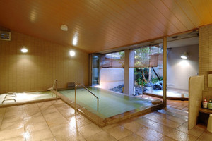 ラジウム人工泉の大浴場