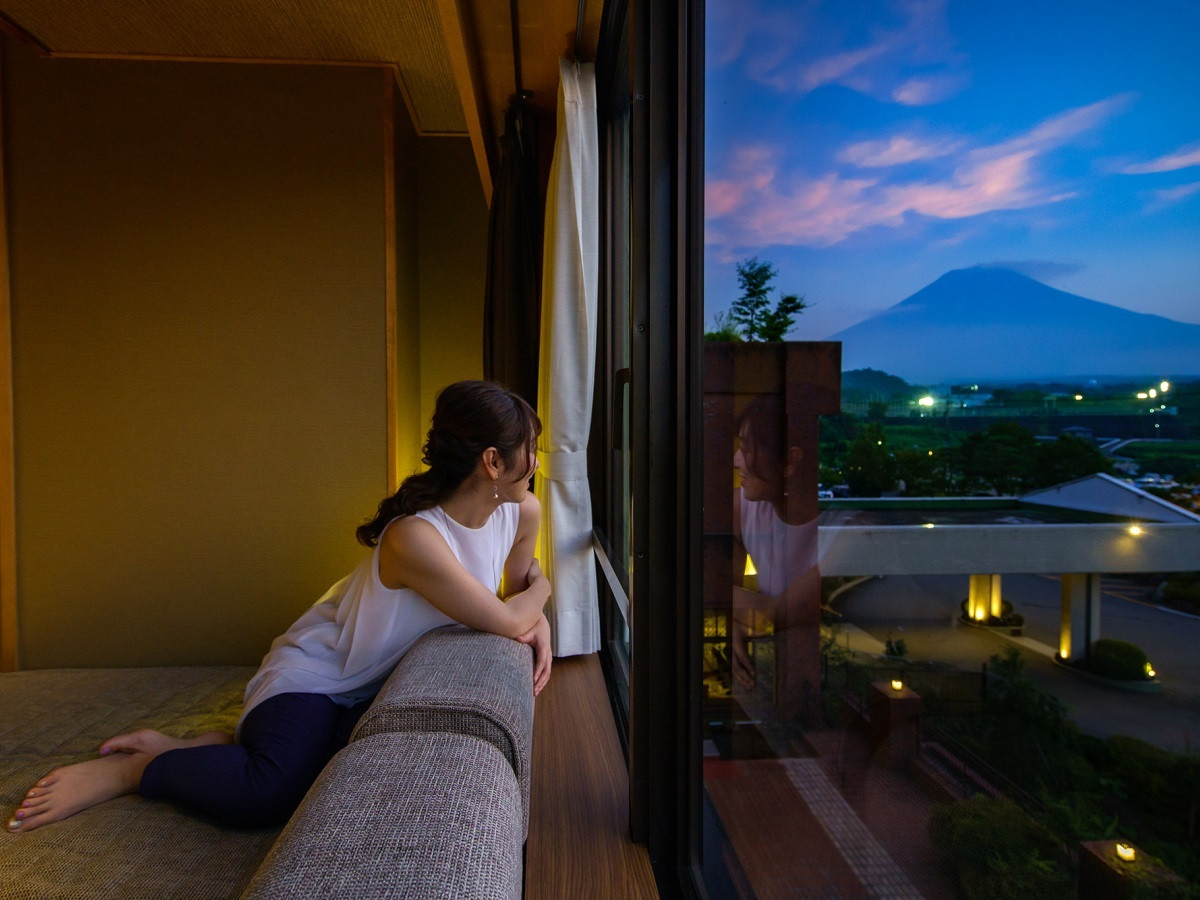 白鳥と富士山　　山中湖