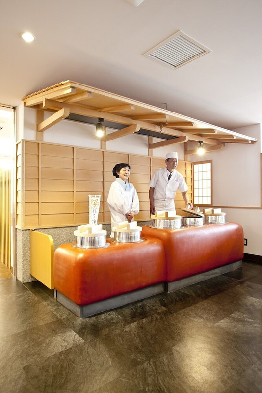 「しんわダイニング 天・地・海」土かまどコーナー