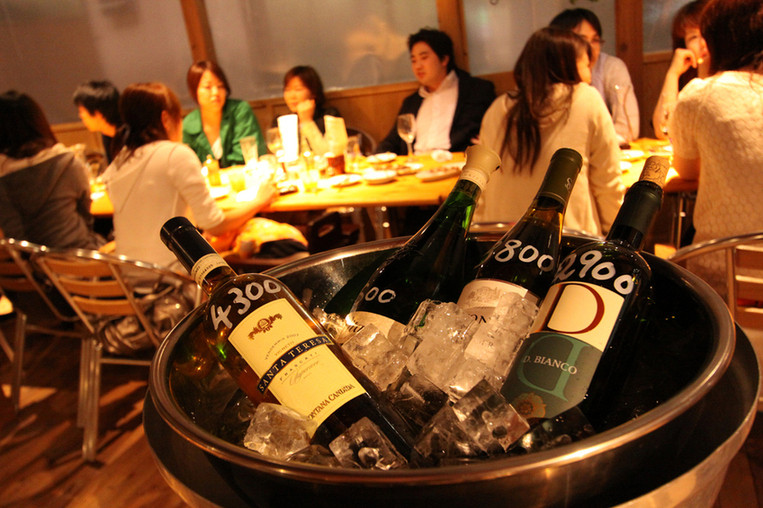 「カルネヴァーレ」料理 57946 テラスで飲むワインは格別！！