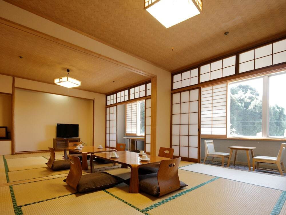 客室内のダイニングエリア