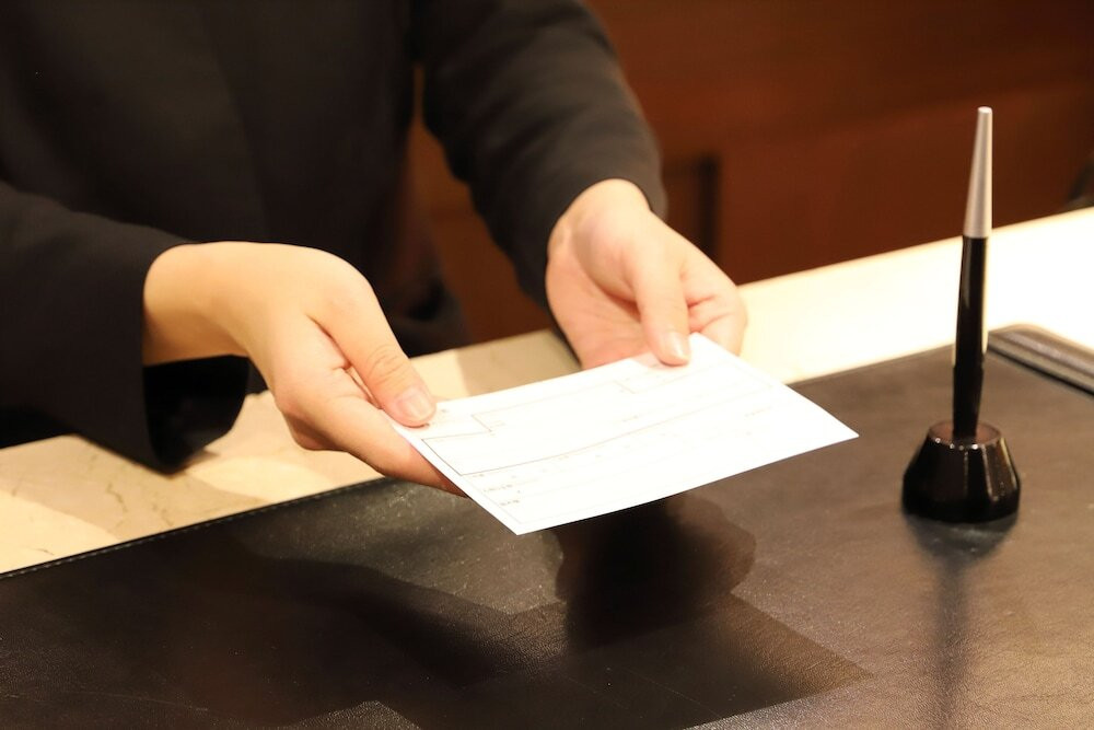 チェックイン / チェックアウト キオスク