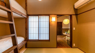 デラックス ルーム ベッド (複数台) エンスイート コートヤードビュー