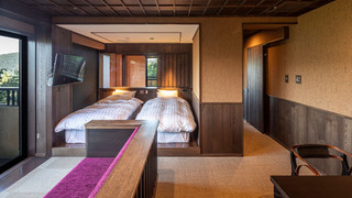 *本館和モダン 足柄 - 懐石コースの夕食と和定食の朝食（ともに魚介類が中心）の1泊2食付