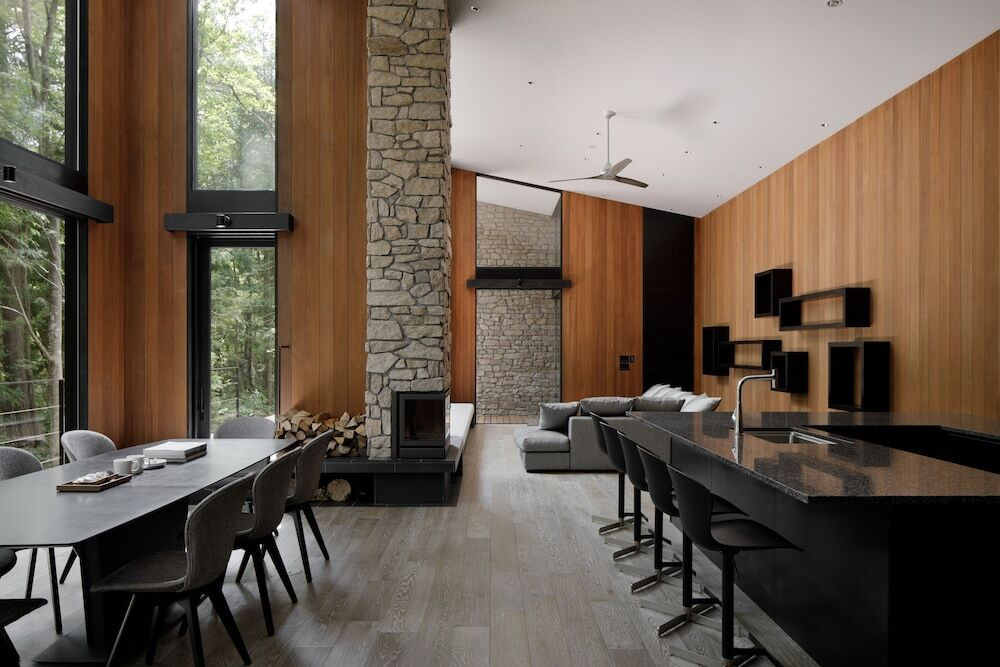 客室内のダイニングエリア