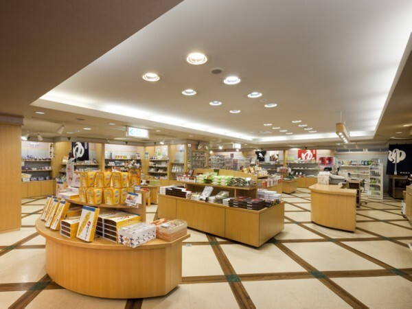 売店「華街道」