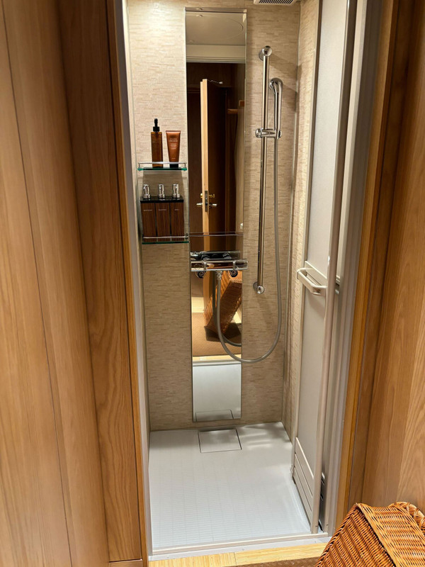 シャワールーム / 2