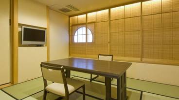 客室内のダイニングエリア / 8