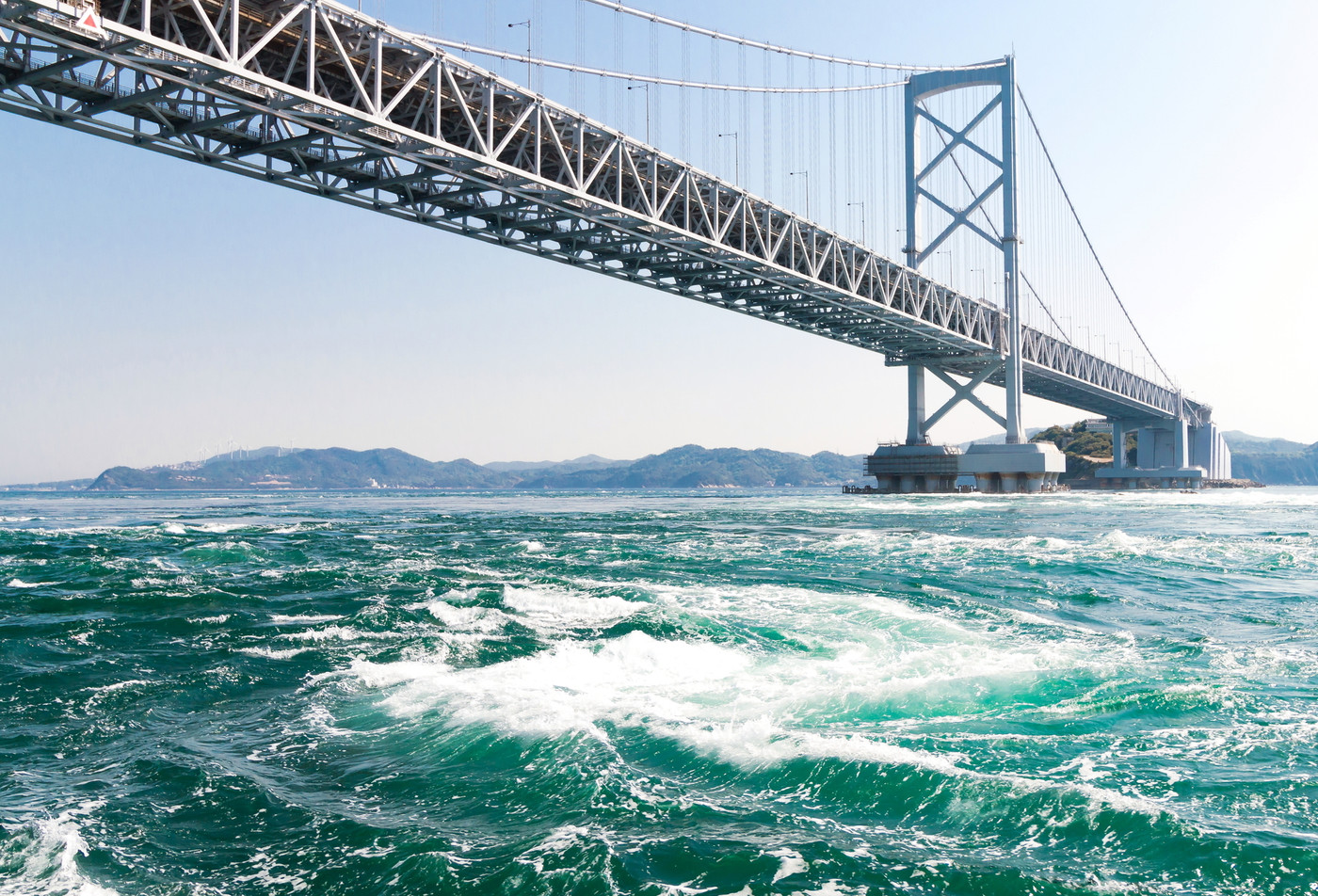 鳴門海峡の渦潮